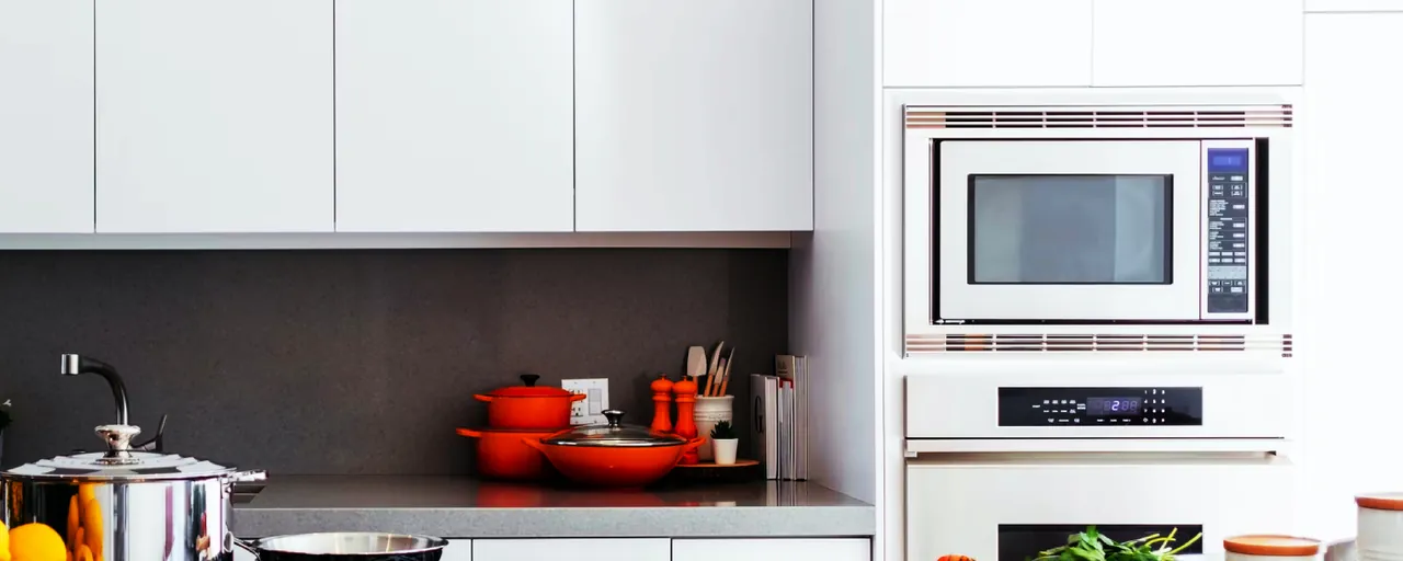 Overview of the Black+Decker EM031MB11 Microwave